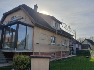 Lire la suite à propos de l’article Pourquoi confier la pose de son crépi de façade à des professionnels ?